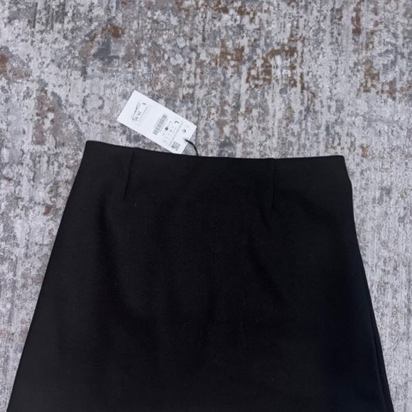 Black mini skirt - Picture 2 of 5